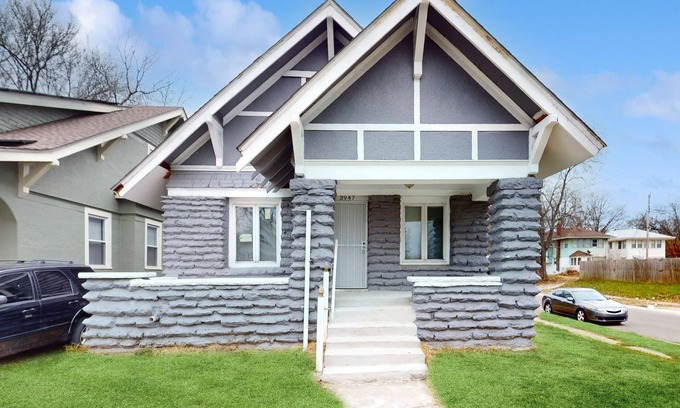 Kansas City House | 2-story dog-friendly home with pool table, full kitchen, washer/dryer, Xbox, AC