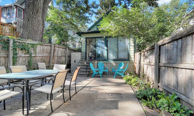 Des Moines House | 2 Story House 2 blocks from Ingersoll *Fenced in Patio * Formal dining room *Hardwood flooring *Newly remodeled Kitchen *Google Fiber Internet