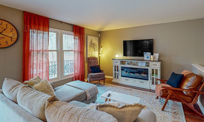 Bella Vista House | 2-story updated home with grill, deck, balcony, hammock, washer/dryer