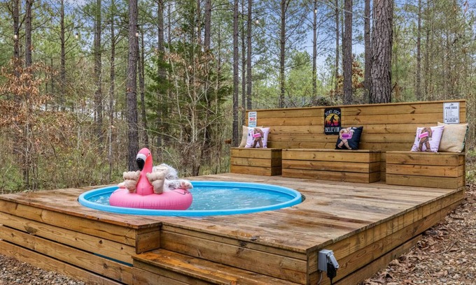 Broken Bow Cabin | 2 Suites & Bunks | Hot Tub, Firepit & Lounge Pool