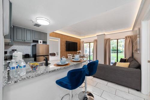Florida Center Apartment | 2 suites ground floor apartment near Inter. Dr