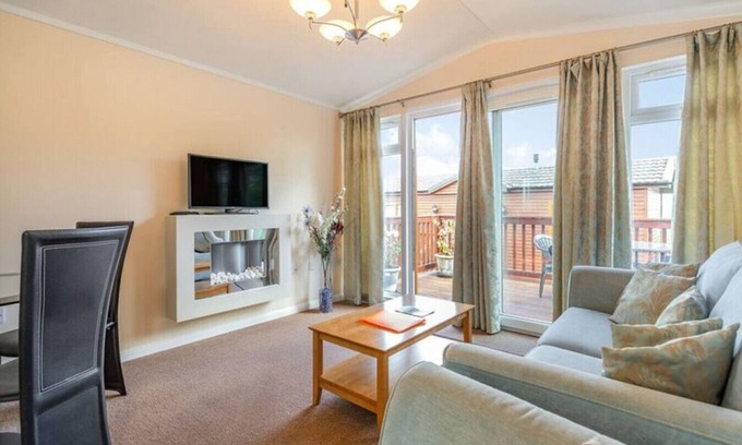 Bodmin Cabin | 2 The Beeches - - St Mabyn Cornwall