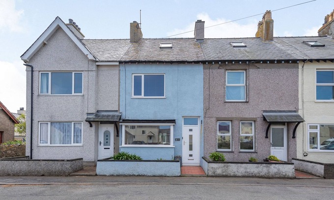 Cemaes Bay Cottage | 2 TREGOF TERRACE, pet friendly, country holiday cottage in Cemaes Bay
