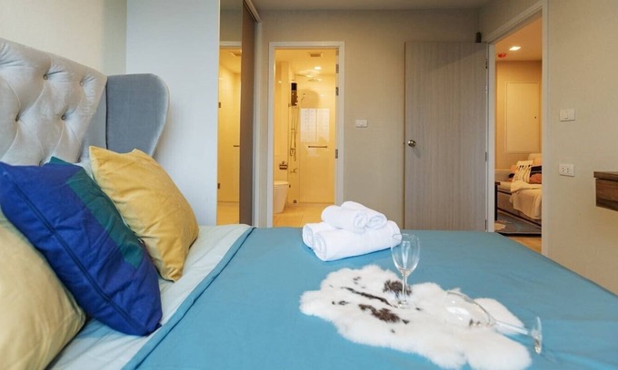 Khlong Toei Condo | 2 Units Apartment for 6PPL / Bangkok University near bts Ekkamai Station
