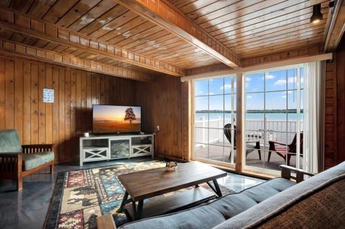 Mayfield House | 2 Units on Fife Lake with Hot Tub-Sleeps 14