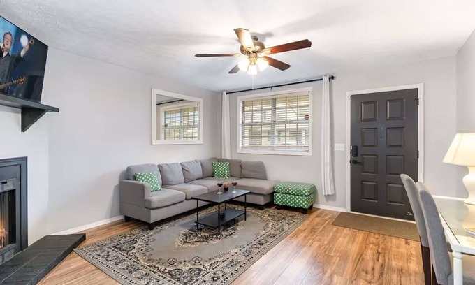 Nashville Condo | 2 Units - Sleeps 16 - Mins. to Downtown/Airport