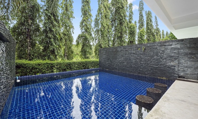 Kathu House | 2 villas with 9 bedroom for 23 guests. 2 swimming pools.