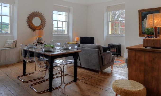 Lyme Regis Cottage | 2 WOODVILLE, family friendly, luxury holiday cottage in Lyme Regis