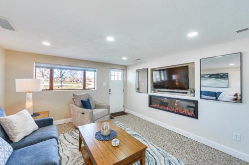 Natrona Apartment | 20 Mi to Pittsburgh Natrona Heights Apt