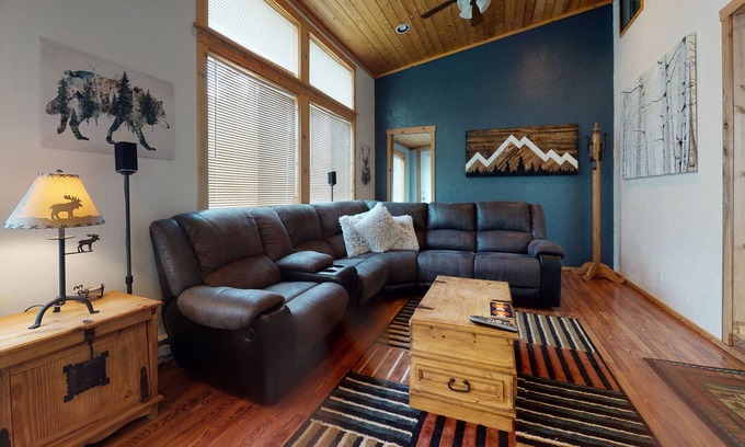 Breckenridge Ski Chalet | 20 min ski-10 min to Breck-Heated Pool-Hot Tubs