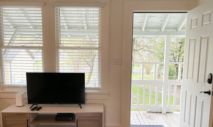 Texas City House | 20 min to Galveston, huge yard - 5 min to fishing @ dike