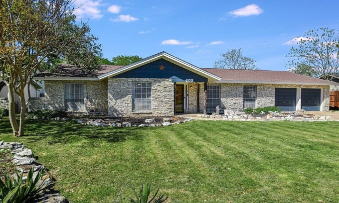 Round Rock House | 20-min Uber to ATXn10-min to Kalahari and Sports Parksn10-min walk to Downtown
