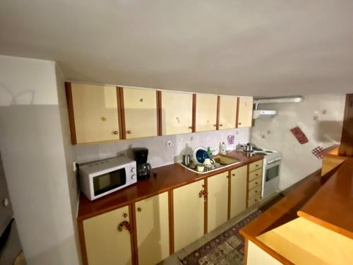 Galatsi House | 20 mins from city centre,rural house