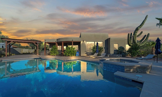 Tanque Verde House | 20% OFF! Captivating 4-bedroom house w/sparkling pool, spa and views!