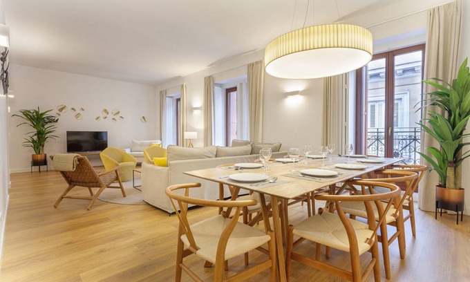 Cortes Apartment | 200 m² Apartment ∙ 4 bedrooms ∙ 9 guests