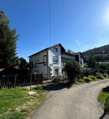 Busteni Bed & Breakfast | 200 m² Bed and breakfast ∙ 8 bedrooms ∙ 18 guests