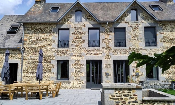 Dragey-Ronthon House | 200 m² Gîte ∙ 5 bedrooms ∙ 10 guests