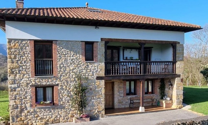 Parres House | 200 m² House ∙ 3 bedrooms ∙ 7 guests