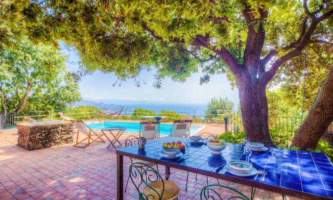 Mascali House | 200 m² House ∙ 3 bedrooms ∙ 6 guests