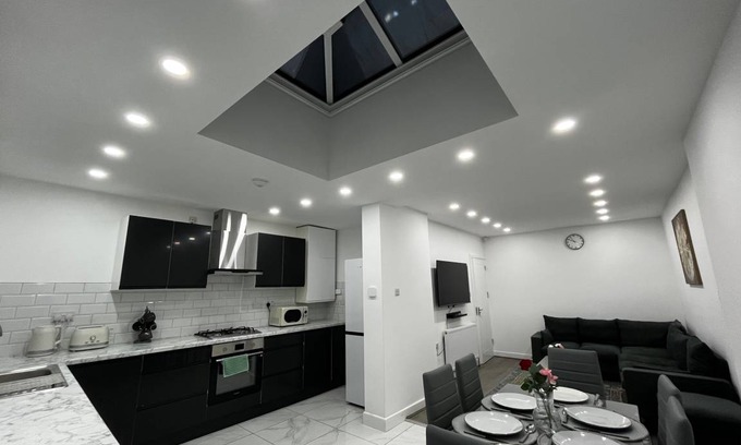 Sheldon House | 200 m² House ∙ 4 bedrooms ∙ 7 guests