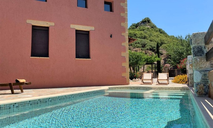 Prodromi House | 200 m² House ∙ 4 bedrooms ∙ 9 guests