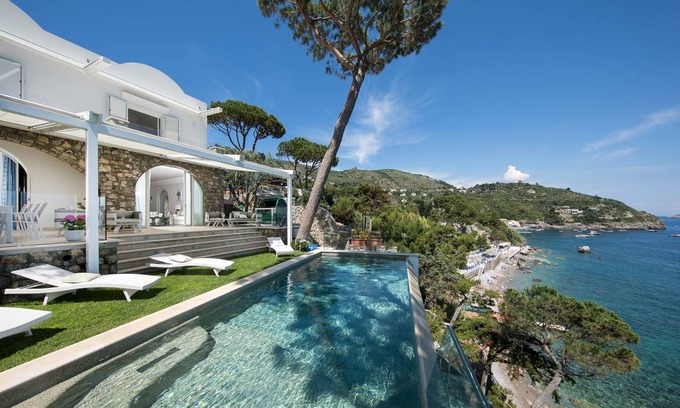 Marina del Cantone Villa | 200 m² Villa ∙ 6 bedrooms ∙ 12 guests