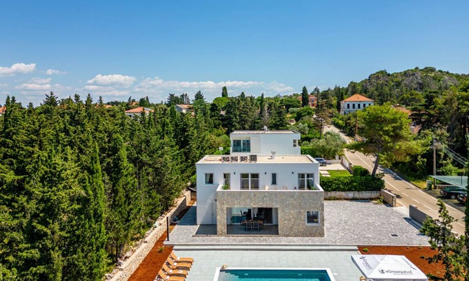 Muline Villa | 200 m² Villa ∙ 3 bedrooms ∙ 8 guests