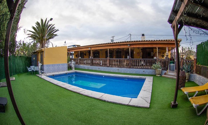 Algaida Villa | 200 m² Villa ∙ 5 bedrooms ∙ 19 guests