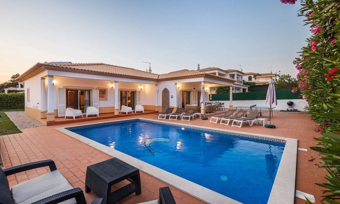 Branqueira Villa | 200 m² Villa ∙ 3 bedrooms ∙ 6 guests