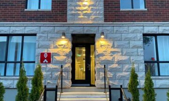 Cote-Des-Neiges—Notre-Dame-De-Grace Apartment | 2001 Av. Beaconsfield