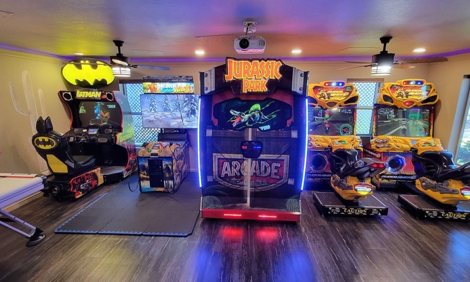 Paradise Valley Village House | ⭐️⭐️⭐️⭐️⭐️ 200K FULL ARCADE -VR Roller Coaster-Jurasic Park-Carousel-Golden Tee
