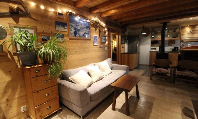 Les Almes Apartment | 200m from resort center, 1st floor, balcony, fireplace or stove, tv, ski locker, 84m², Tignes