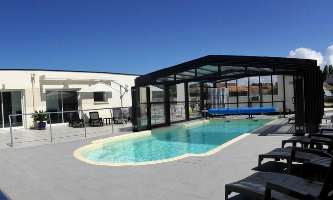 Fouras Villa | 200m from the ocean, villa "AIX" in residence with swimming pool, SPA : Les Thalassiles