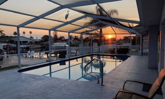 Gulf Harbors House | 2019 Lowe Pontoon, Mercury 115. Heated, caged, salt water pool on canal. Pets ok