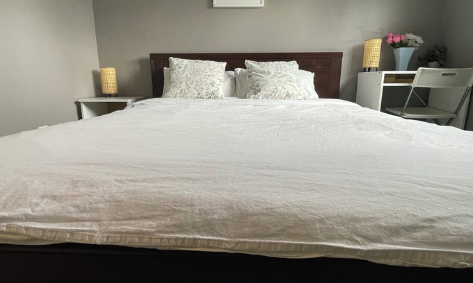 Richmond House | 202. 2nd Fl private room with queen bed