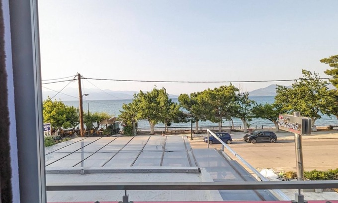 Kamena Vourla House | 202 | Okeania 3 persons 1st floor Seafront Room