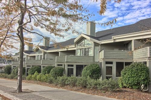 Charlevoix House | 202 Pointes North Inn