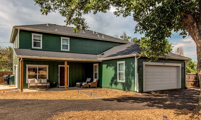 Lafayette House | 2020 built modern farmhouse professionally cleaned & sanitized. Stop inn today!