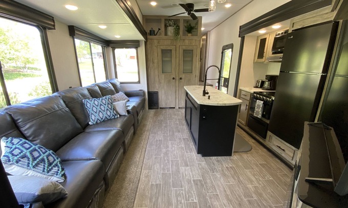 Bonners Ferry House | 2022 5th Wheel RV, 2BD, Sleeps 6, Kootenai River Views/Access, Picnic Table