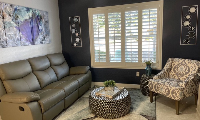 Silverado Ranch Condo | 2022 Reno | Fast Wifi | King Bed | Minutes from Las Vegas Strip