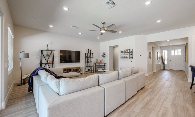 Pointe Scottsdale House | 2023 Built BOUGIE Resort in Old Town-Heated LUXE Pool, 2 Posh Masters, 4Baths