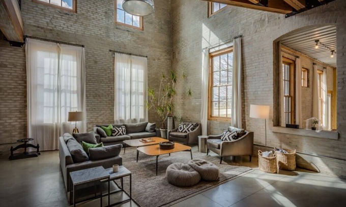 Three Oaks House | 2025/2026 Open! - Colossal Loft in Three Oaks. 2 Night Summer Minimum