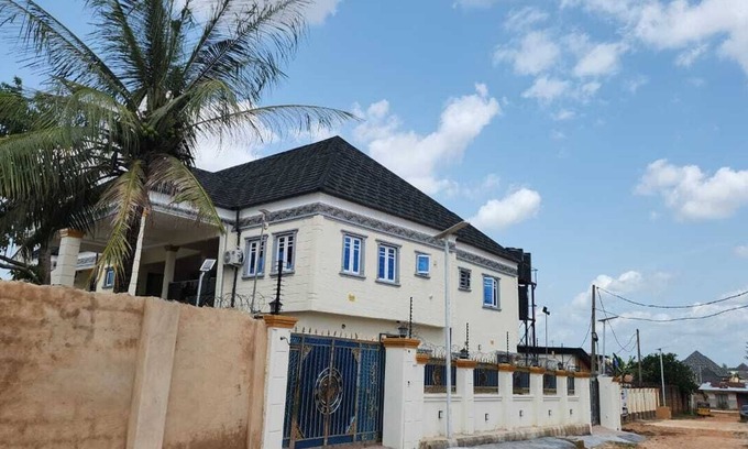 Benin City Apartment | 2025-Built Lavish 3BR Gated Suite in Etete GRA Benin City—24/7 Power & Security!