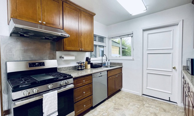 North Central House | 205 Central Cozy 3B1b home in San Mateo/garage parking