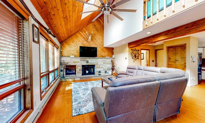 East Stroudsburg House | 206 m² House ∙ 5 bedrooms ∙ 12 guests