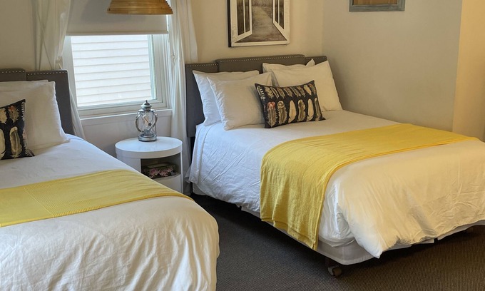 Port Elgin Hotel | 207 - Standard Rm - 2 Double Beds - 2nd Floor