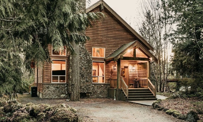 Warnick Cabin | 20GS - WiFi - F/P - W/D - Sleeps 6 by RedAwning