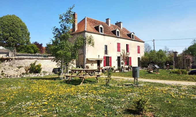 Saint-Germain-le-Rocheux Bed & Breakfast | 21 m² Bed and breakfast ∙ 1 bedroom ∙ 3 guests