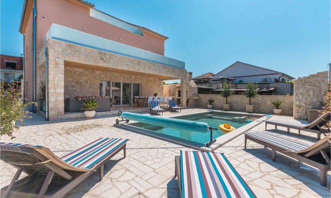Turanj House | 210 m² House ∙ 3 bedrooms ∙ 6 guests