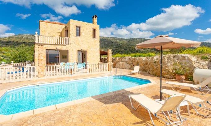 Latchi Villa | 210 m² Villa ∙ 3 bedrooms ∙ 6 guests
